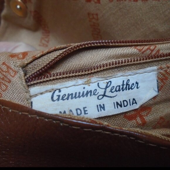 Boho Leather Shoulder Bag is a 70s Vintage Purse - Picture 7 of 12